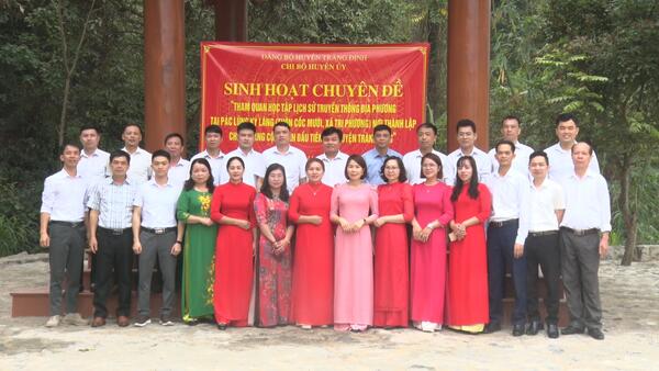 Chi bộ Huyện ủy Tràng Định tổ chức sinh hoạt chuyên đề tại nơi thành lập Chi bộ Đảng đầu tiên của huyện